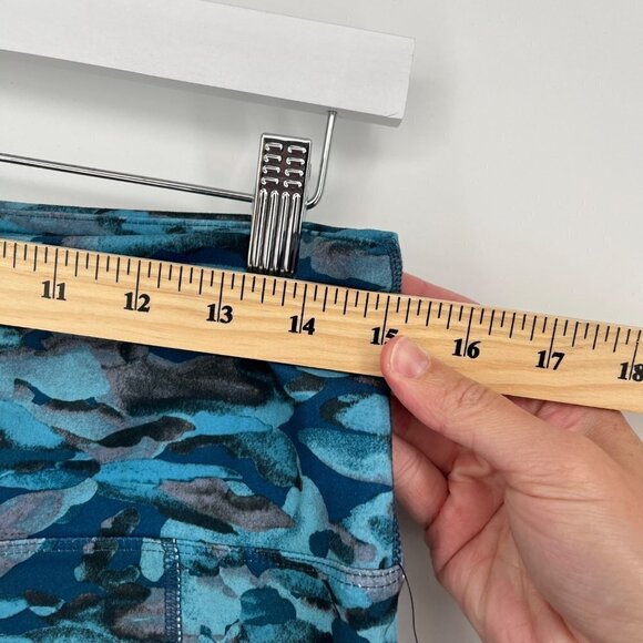 Tahari Sport Womens Camo Leggings Size L Blue Side Pocket NWT Athletic MSRP $90 - Picture 7 of 11